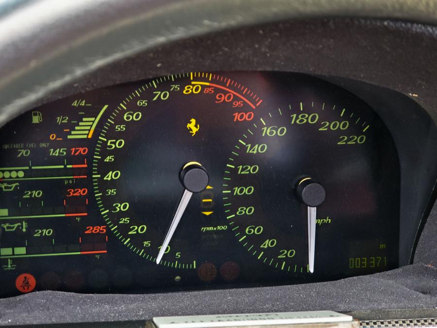 Панель приборов Ferrari F50 1995 года  (фото 20 из 60)